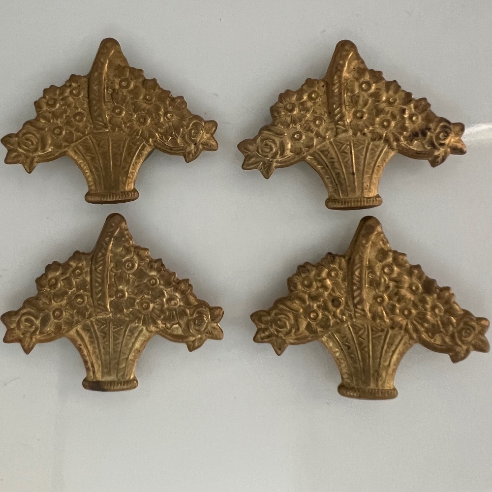 Vintage 4 matching Buttons Cover Flower basket giardinetti